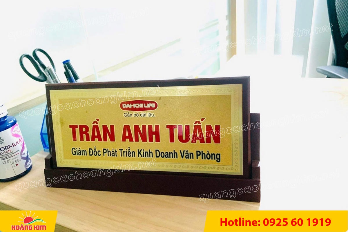 bien chuc danh mat dong de go tam giac mat rut dep 72 - BIỂN CHỨC DANH MẶT ĐỒNG ĐẾ GỖ TAM GI&Aacute;C &ndash; ĐẲNG CẤP CHO L&Atilde;NH ĐẠO