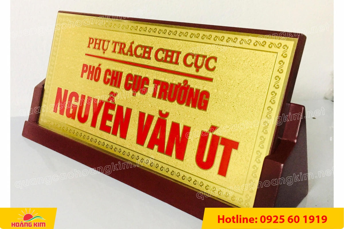bien chuc danh mat dong de go tam giac mat rut dep 76 - BIỂN CHỨC DANH MẶT ĐỒNG ĐẾ GỖ TAM GI&Aacute;C &ndash; ĐẲNG CẤP CHO L&Atilde;NH ĐẠO