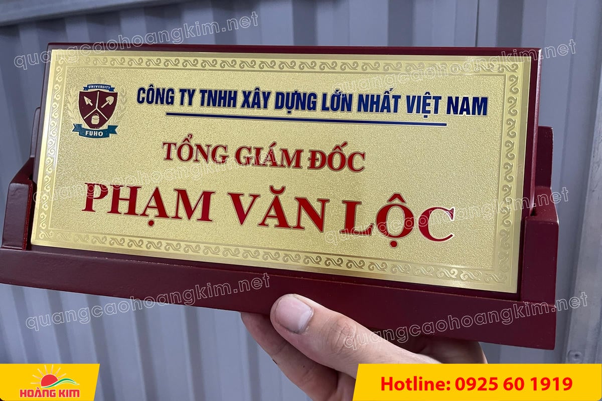bien chuc danh mat dong de go tam giac mat rut dep 84 - BIỂN CHỨC DANH MẶT ĐỒNG ĐẾ GỖ TAM GI&Aacute;C &ndash; ĐẲNG CẤP CHO L&Atilde;NH ĐẠO