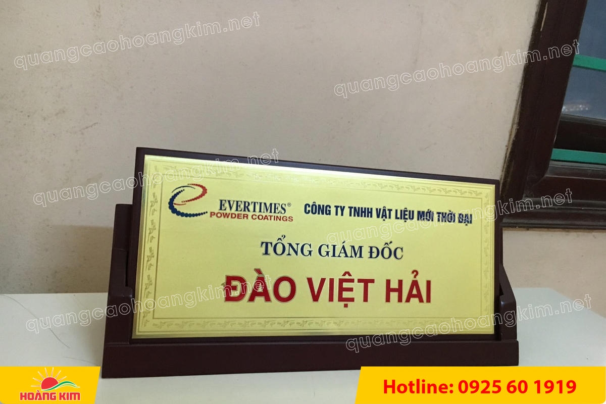 bien chuc danh mat dong de go tam giac mat rut dep 85 - BIỂN CHỨC DANH MẶT ĐỒNG ĐẾ GỖ TAM GI&Aacute;C &ndash; ĐẲNG CẤP CHO L&Atilde;NH ĐẠO