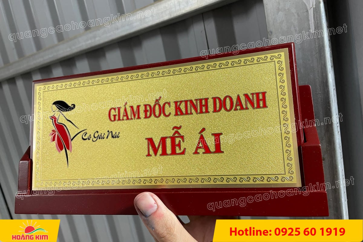 bien chuc danh mat dong de go tam giac mat rut dep 88 - BIỂN CHỨC DANH MẶT ĐỒNG ĐẾ GỖ TAM GI&Aacute;C &ndash; ĐẲNG CẤP CHO L&Atilde;NH ĐẠO