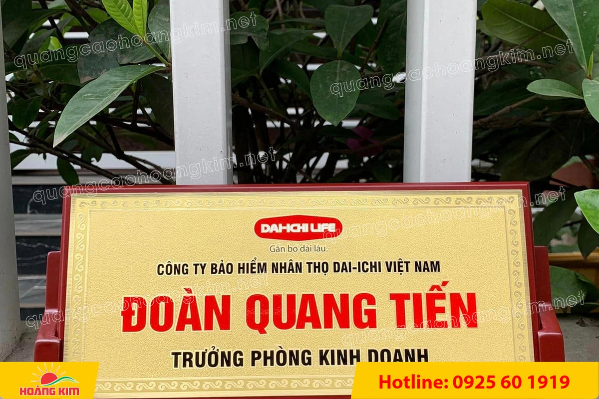 bien chuc danh mat dong de go tam giac mat rut dep 91 - BIỂN CHỨC DANH MẶT ĐỒNG ĐẾ GỖ TAM GI&Aacute;C &ndash; ĐẲNG CẤP CHO L&Atilde;NH ĐẠO