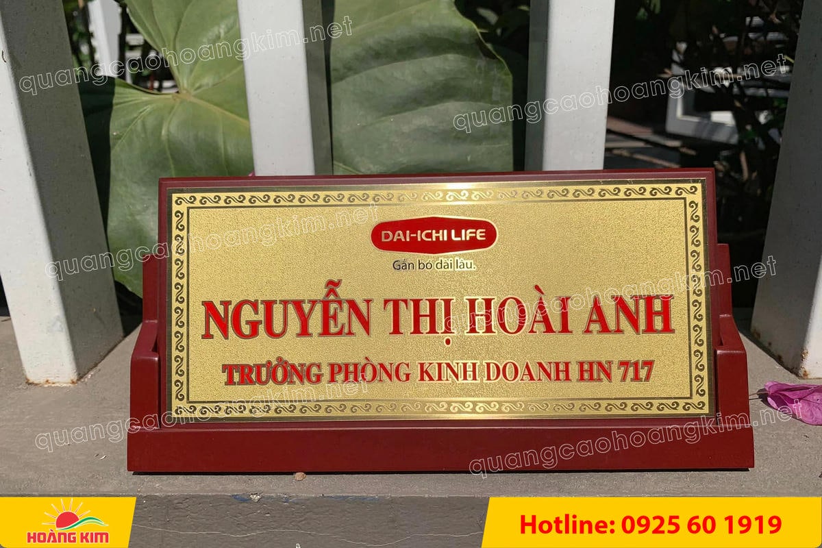 bien chuc danh mat dong de go tam giac mat rut dep 92 - BIỂN CHỨC DANH MẶT ĐỒNG ĐẾ GỖ TAM GI&Aacute;C &ndash; ĐẲNG CẤP CHO L&Atilde;NH ĐẠO
