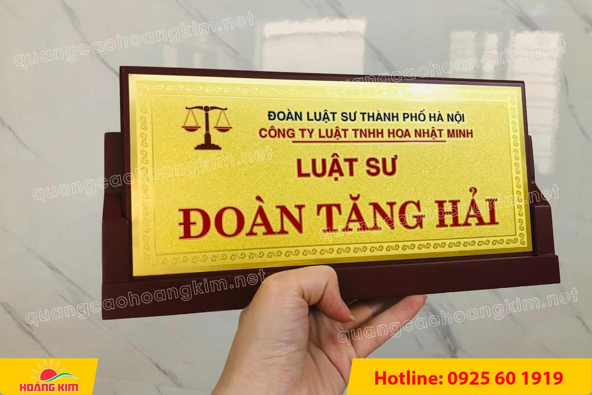bien chuc danh mat dong de go tam giac mat rut dep 97 - BIỂN CHỨC DANH MẶT ĐỒNG ĐẾ GỖ TAM GI&Aacute;C &ndash; ĐẲNG CẤP CHO L&Atilde;NH ĐẠO