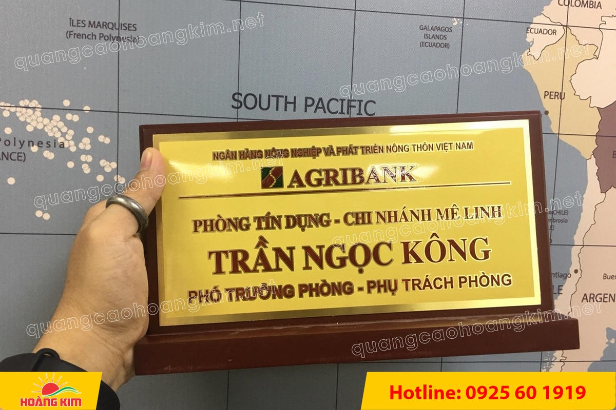 bien chuc danh mat dong de go vuong 1 cap bien 2 mat dep 2 - BIỂN CHỨC DANH MẶT ĐỒNG ĐẾ GỖ VU&Ocirc;NG 1 CẤP &ndash; GỌN G&Agrave;NG, SANG TRỌNG, GI&Aacute; TỐT