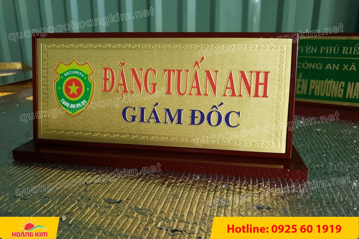 bien chuc danh mat dong de go vuong 1 cap bien 2 mat dep 4 - BIỂN CHỨC DANH MẶT ĐỒNG ĐẾ GỖ VU&Ocirc;NG 1 CẤP &ndash; GỌN G&Agrave;NG, SANG TRỌNG, GI&Aacute; TỐT