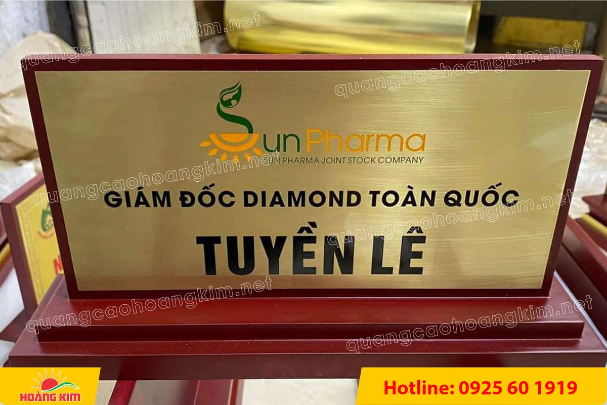 bien chuc danh mat dong de go vuong 2 cap bien 2 mat dep 23 - BIỂN CHỨC DANH MẶT ĐỒNG ĐẾ GỖ VU&Ocirc;NG 2 CẤP  &ndash; SANG HƠN, BỀ THẾ HƠN, NH&Igrave;N L&Agrave; THẤY VỊ TR&Iacute;