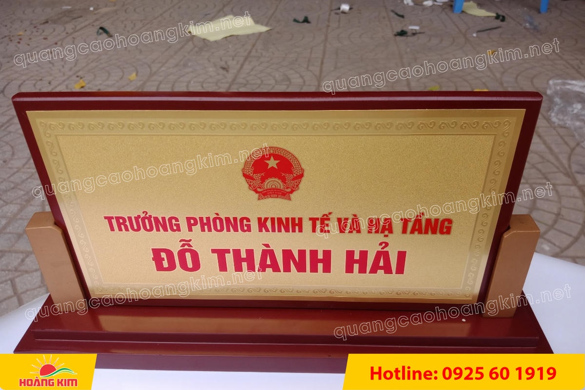 bien chuc danh mat dong de go vuong 2 cap bien 2 mat gan 2 tru dep 11 - Biển Chức Danh Mặt Đồng Đế Gỗ Vu&ocirc;ng 2 Cấp Gắn 2 Trụ  &ndash;  Đẳng Cấp L&atilde;nh Đạo