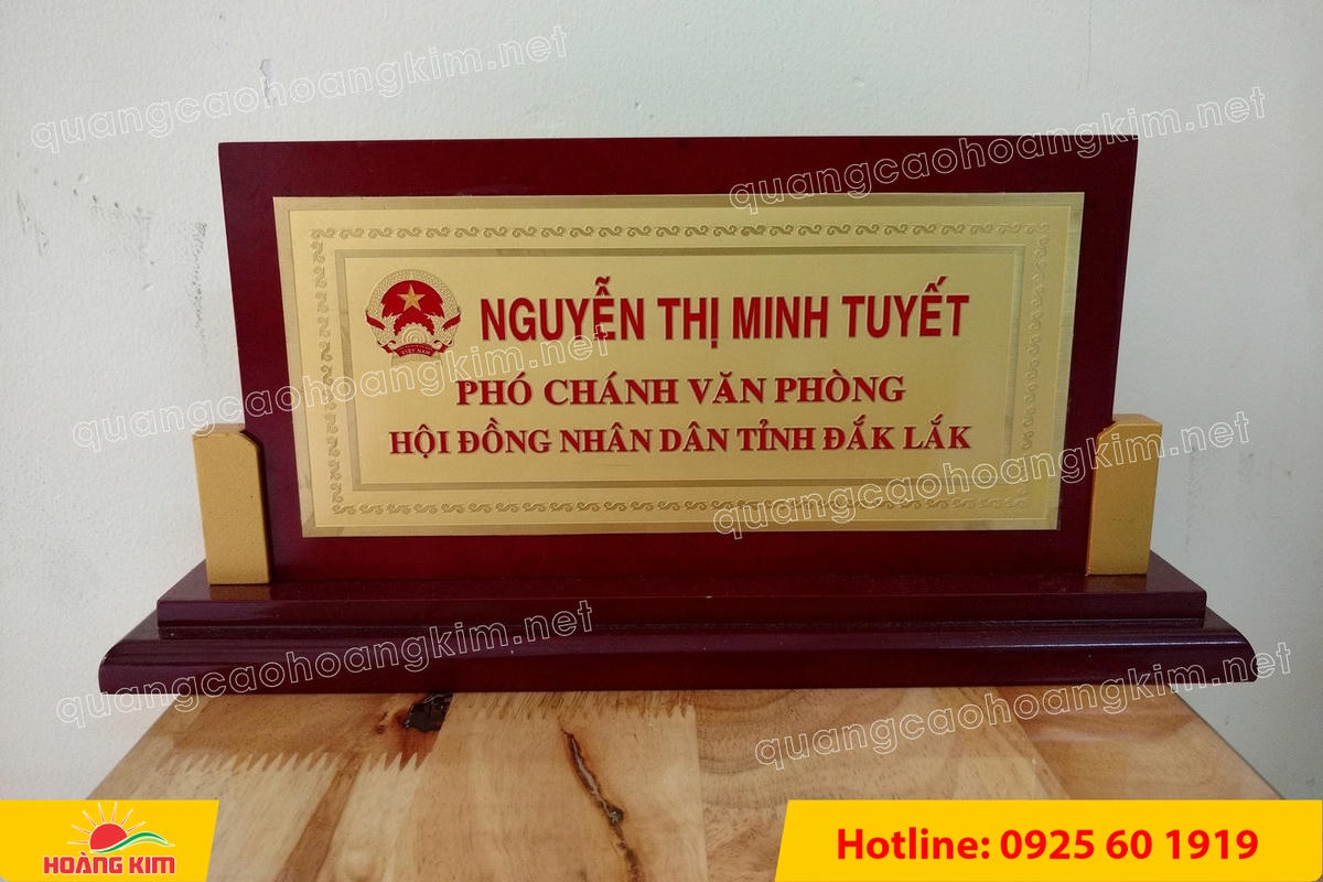 bien chuc danh mat dong de go vuong 2 cap bien 2 mat gan 2 tru dep 4 - Biển Chức Danh Mặt Đồng Đế Gỗ Vu&ocirc;ng 2 Cấp Gắn 2 Trụ  &ndash;  Đẳng Cấp L&atilde;nh Đạo