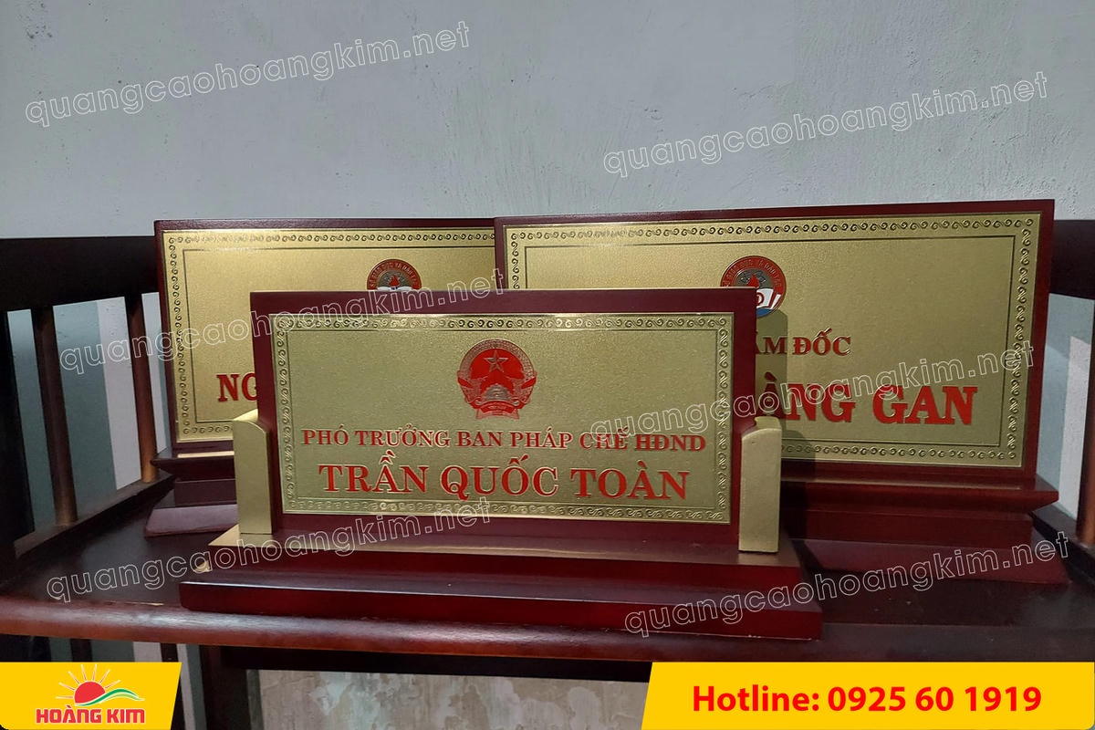 bien chuc danh mat dong de go vuong 2 cap bien 2 mat gan 2 tru dep 6 - Biển Chức Danh Mặt Đồng Đế Gỗ Vu&ocirc;ng 2 Cấp Gắn 2 Trụ  &ndash;  Đẳng Cấp L&atilde;nh Đạo