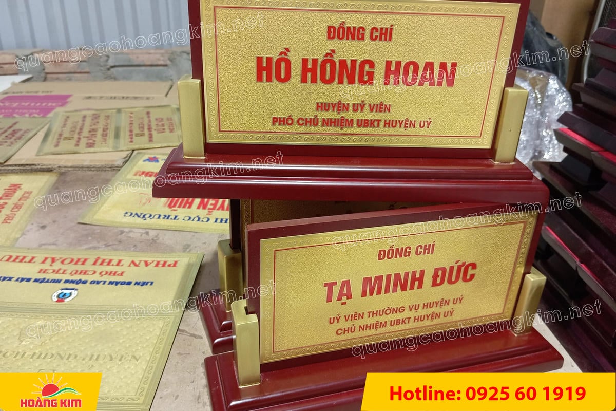 bien chuc danh mat dong de go vuong 2 cap bien 2 mat gan 2 tru dep 9 - Biển Chức Danh Mặt Đồng Đế Gỗ Vu&ocirc;ng 2 Cấp Gắn 2 Trụ  &ndash;  Đẳng Cấp L&atilde;nh Đạo