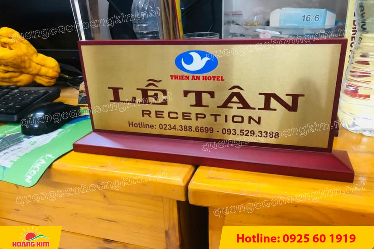 bien chuc danh mat dong hoac inox de go chan vat 4 canh dep 10 - BIỂN CHỨC DANH MẶT ĐỒNG / INOX ĐẾ GỖ CH&Acirc;N V&Aacute;T 4 CẠNH SANG TRỌNG