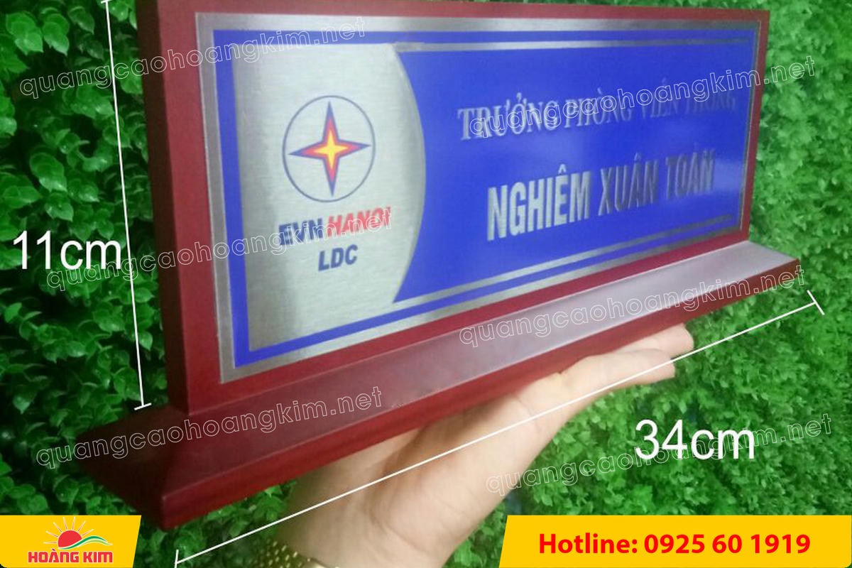 bien chuc danh mat dong hoac inox de go chan vat 4 canh dep 12 - BIỂN CHỨC DANH MẶT ĐỒNG / INOX ĐẾ GỖ CH&Acirc;N V&Aacute;T 4 CẠNH SANG TRỌNG