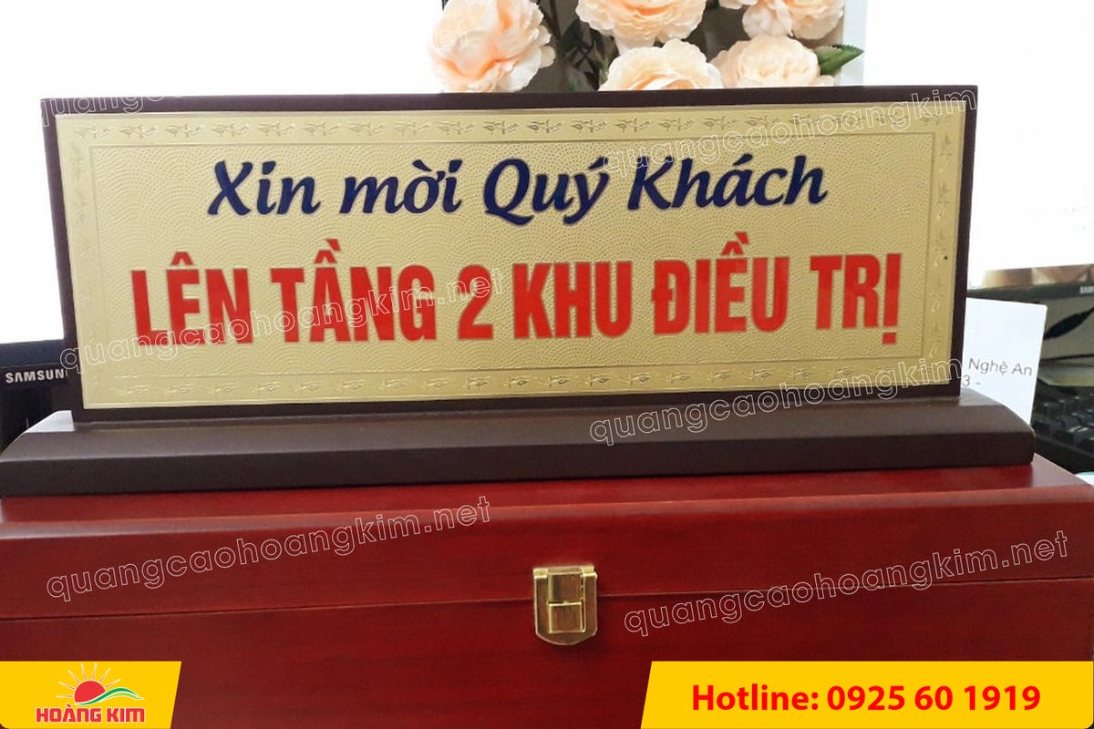 bien chuc danh mat dong hoac inox de go chan vat 4 canh dep 14 - BIỂN CHỨC DANH MẶT ĐỒNG / INOX ĐẾ GỖ CH&Acirc;N V&Aacute;T 4 CẠNH SANG TRỌNG