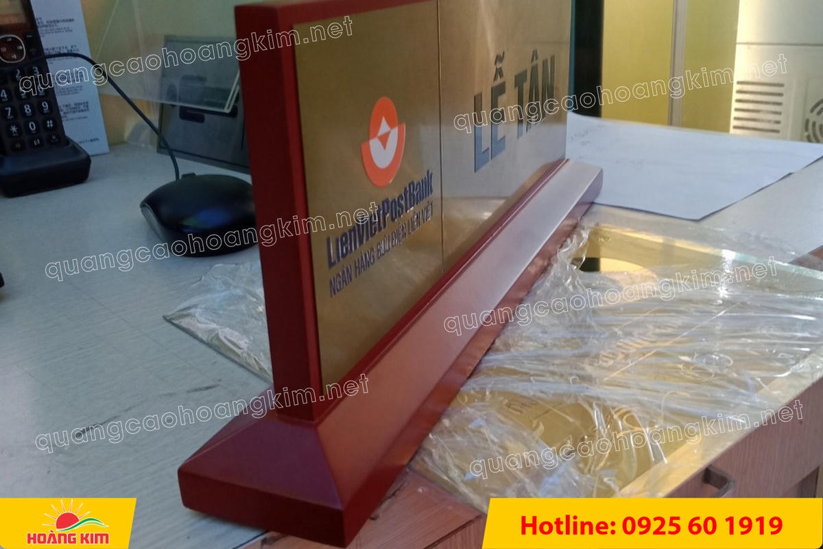 bien chuc danh mat dong hoac inox de go chan vat 4 canh dep 18 - BIỂN CHỨC DANH MẶT ĐỒNG / INOX ĐẾ GỖ CH&Acirc;N V&Aacute;T 4 CẠNH SANG TRỌNG