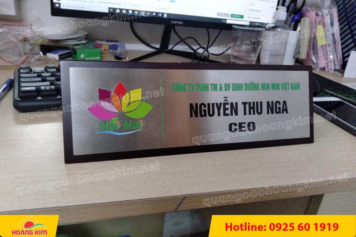 bien chuc danh mat dong hoac inox de go tam giac bien 2 mat dep 12 - BIỂN CHỨC DANH MẶT ĐỒNG / INOX ĐẾ GỖ TAM GI&Aacute;C &ndash; GỌN G&Agrave;NG, HIỆN ĐẠI