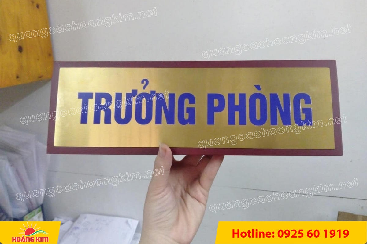 bien chuc danh mat dong hoac inox de go tam giac bien 2 mat dep 15 - BIỂN CHỨC DANH MẶT ĐỒNG / INOX ĐẾ GỖ TAM GI&Aacute;C &ndash; GỌN G&Agrave;NG, HIỆN ĐẠI