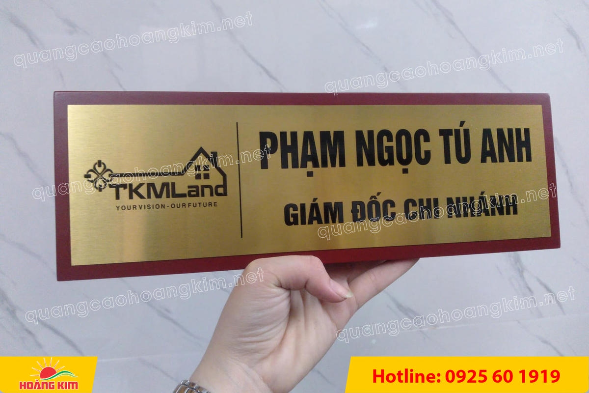 bien chuc danh mat dong hoac inox de go tam giac bien 2 mat dep 16 - BIỂN CHỨC DANH MẶT ĐỒNG / INOX ĐẾ GỖ TAM GI&Aacute;C &ndash; GỌN G&Agrave;NG, HIỆN ĐẠI