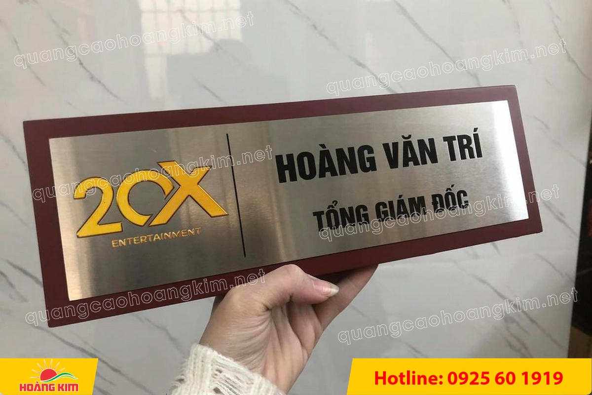 bien chuc danh mat dong hoac inox de go tam giac bien 2 mat dep 18 - BIỂN CHỨC DANH, BẢNG T&Ecirc;N ĐỂ B&Agrave;N CỰC ĐẸP, SANG, RẺ