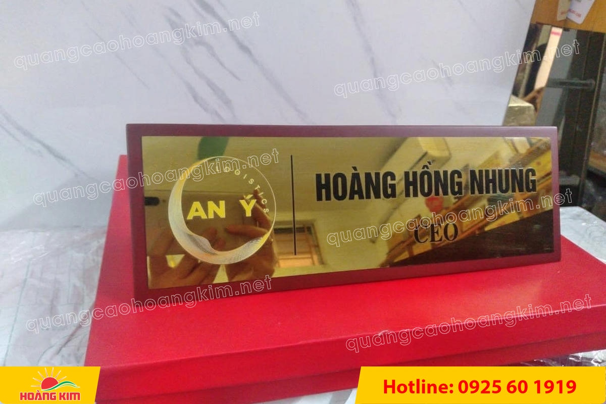 bien chuc danh mat dong hoac inox de go tam giac bien 2 mat dep 22 - BIỂN CHỨC DANH MẶT ĐỒNG / INOX ĐẾ GỖ TAM GI&Aacute;C &ndash; GỌN G&Agrave;NG, HIỆN ĐẠI