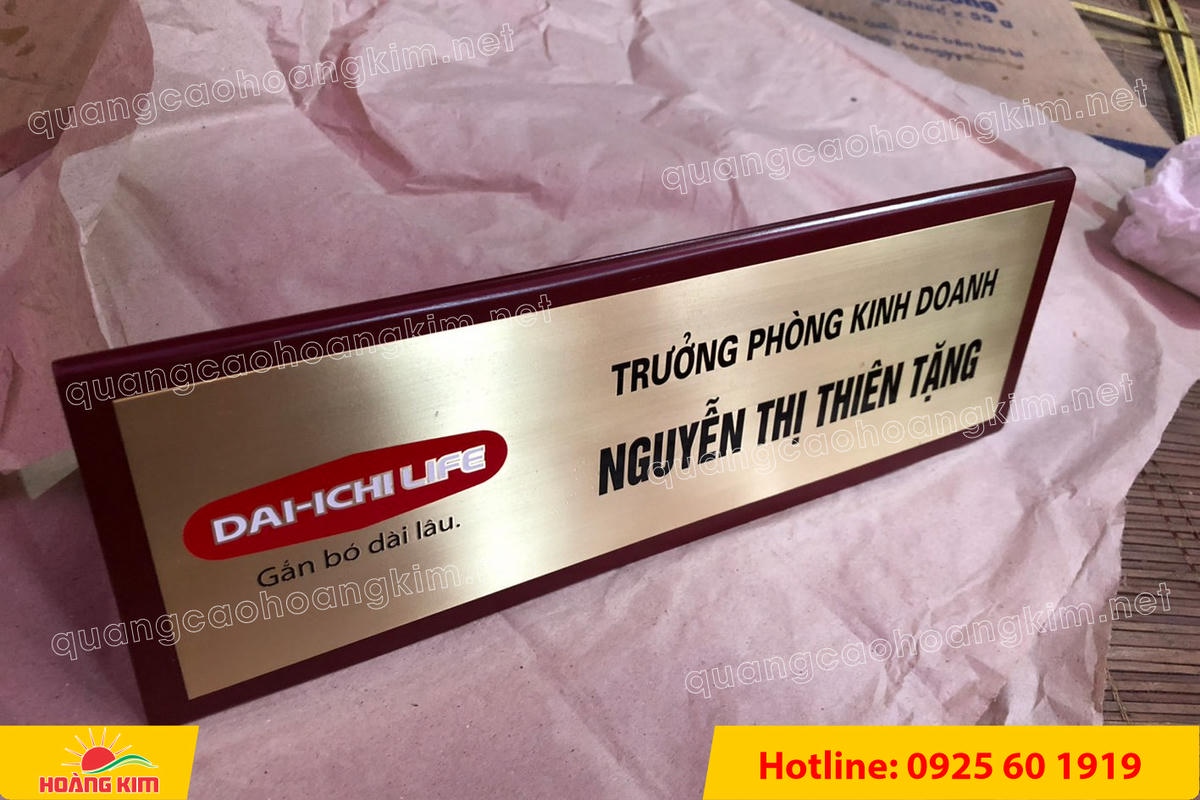 bien chuc danh mat dong hoac inox de go tam giac bien 2 mat dep 23 - BIỂN CHỨC DANH MẶT ĐỒNG / INOX ĐẾ GỖ TAM GI&Aacute;C &ndash; GỌN G&Agrave;NG, HIỆN ĐẠI