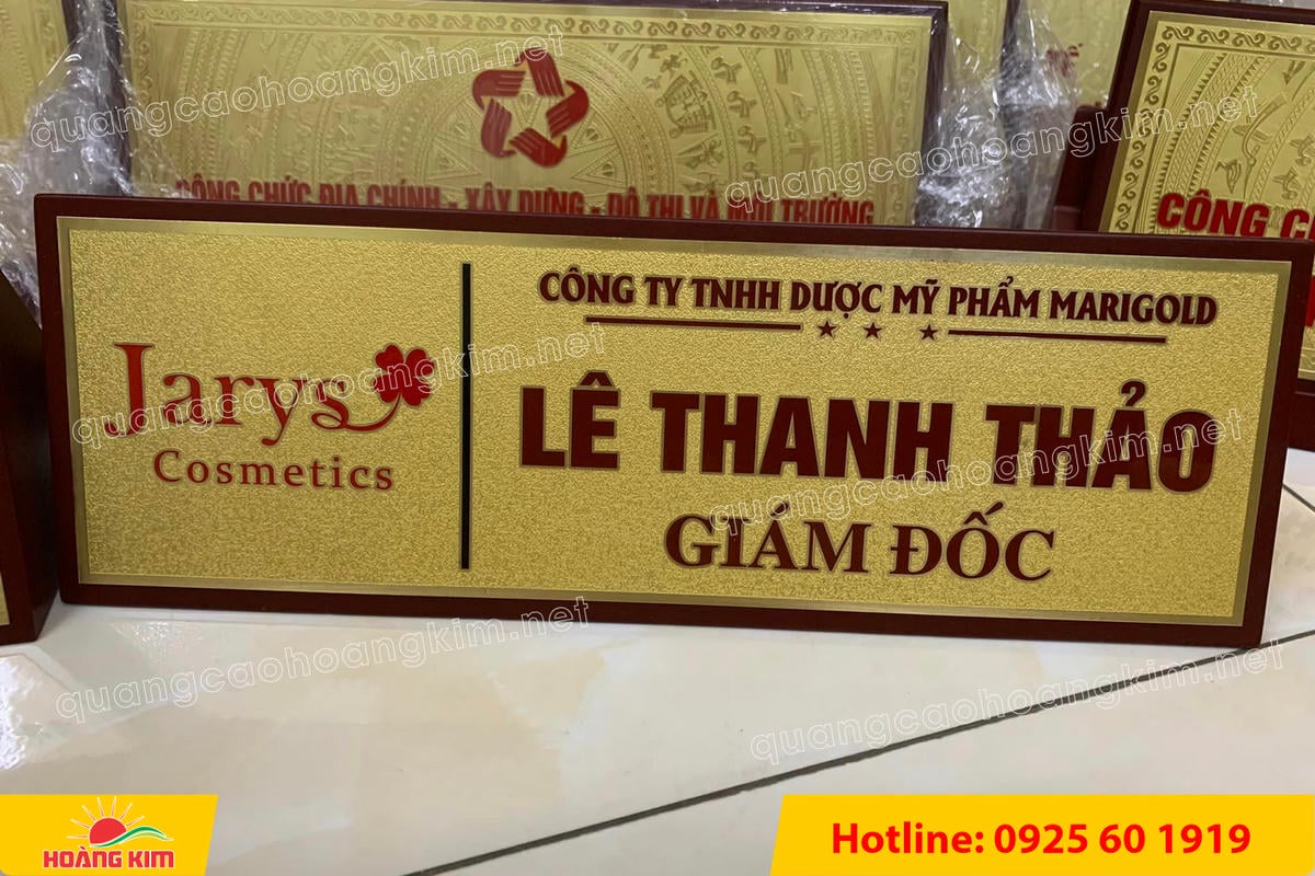 bien chuc danh mat dong hoac inox de go tam giac bien 2 mat dep 26 - BIỂN CHỨC DANH MẶT ĐỒNG / INOX ĐẾ GỖ TAM GI&Aacute;C &ndash; GỌN G&Agrave;NG, HIỆN ĐẠI