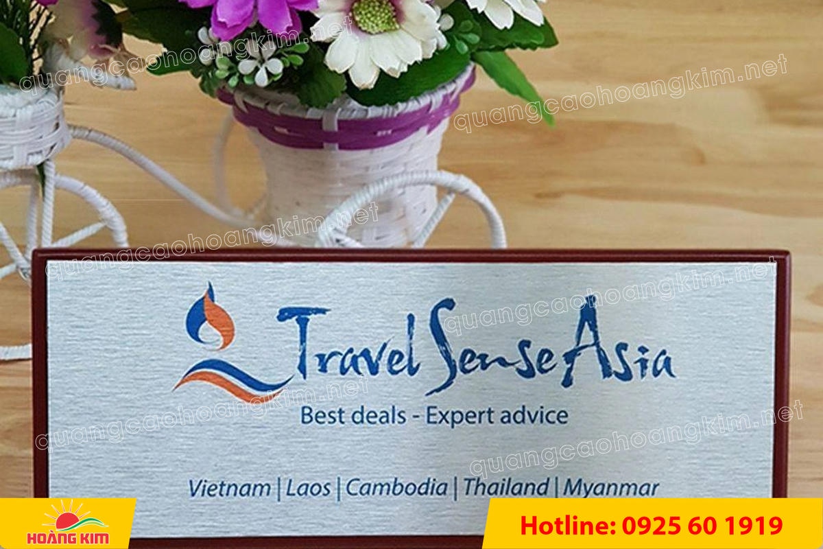 bien chuc danh mat dong hoac inox de go tam giac bien 2 mat dep 3 - BIỂN CHỨC DANH MẶT ĐỒNG / INOX ĐẾ GỖ TAM GI&Aacute;C &ndash; GỌN G&Agrave;NG, HIỆN ĐẠI