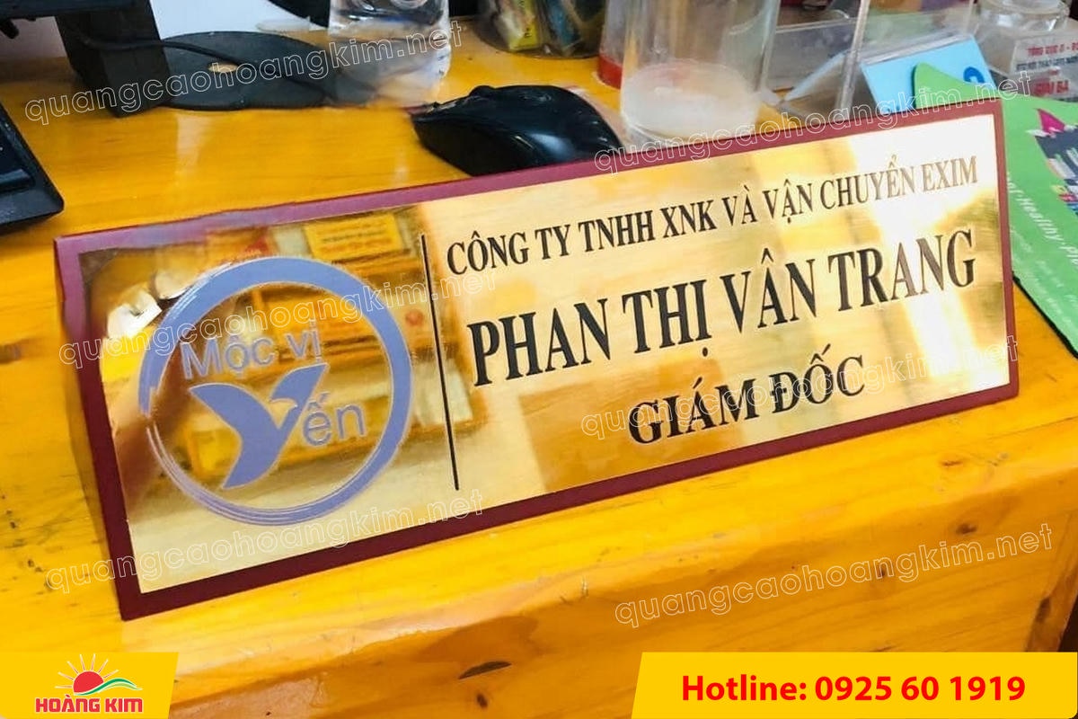 bien chuc danh mat dong hoac inox de go tam giac bien 2 mat dep 31 - BIỂN CHỨC DANH MẶT ĐỒNG / INOX ĐẾ GỖ TAM GI&Aacute;C &ndash; GỌN G&Agrave;NG, HIỆN ĐẠI