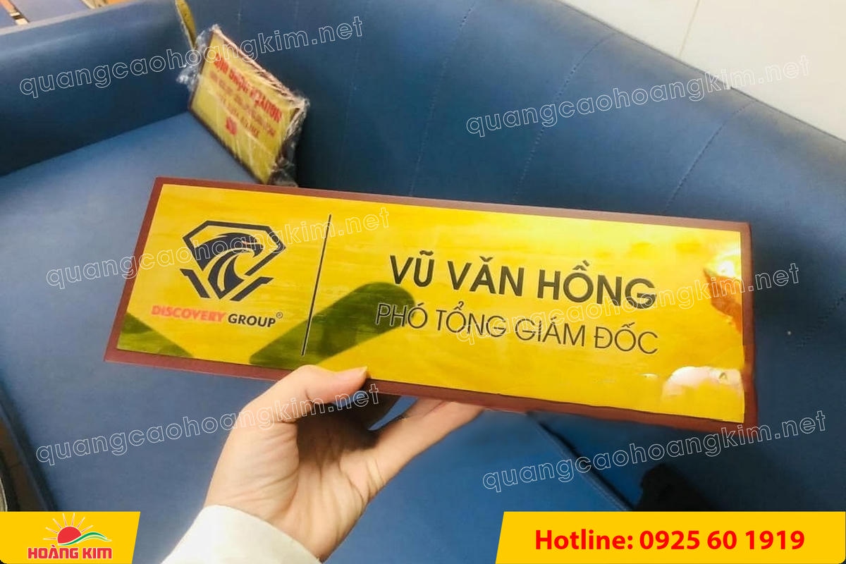 bien chuc danh mat dong hoac inox de go tam giac bien 2 mat dep 33 - BIỂN CHỨC DANH MẶT ĐỒNG / INOX ĐẾ GỖ TAM GI&Aacute;C &ndash; GỌN G&Agrave;NG, HIỆN ĐẠI