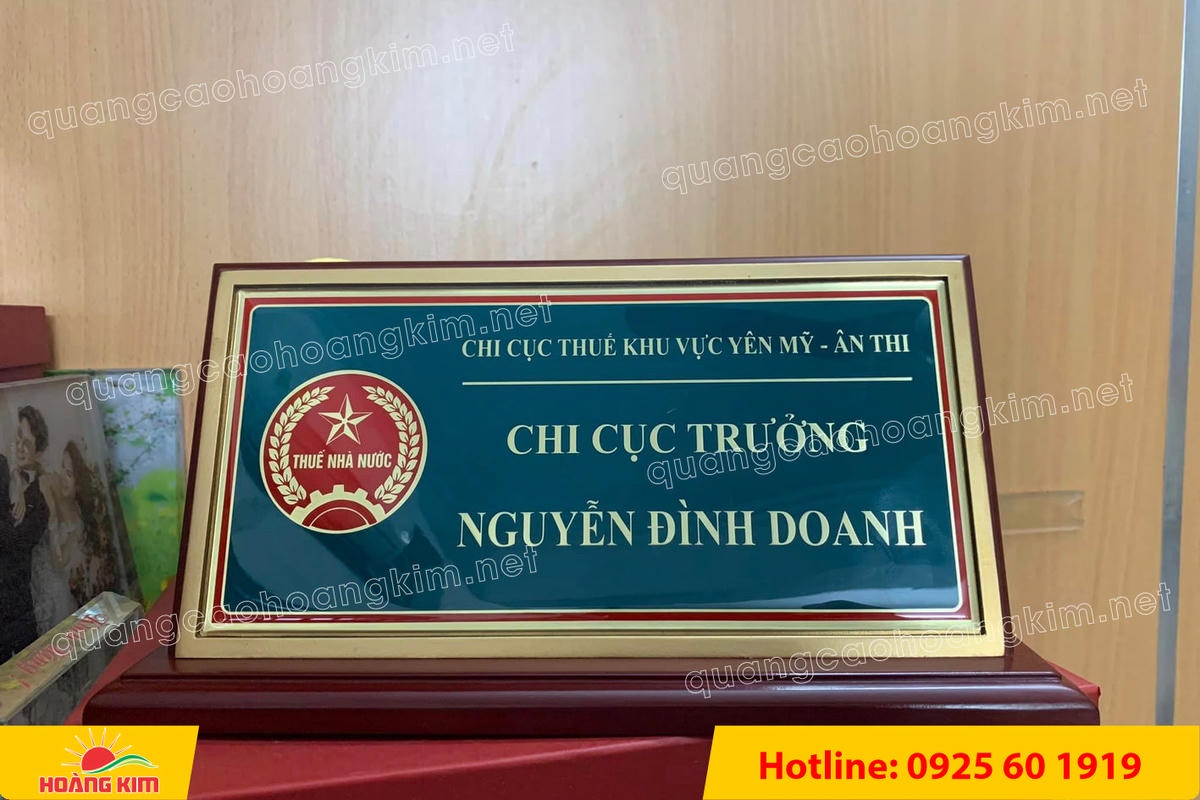 bien chuc danh mat dong phu thuy tinh de go dan su dep 13 - BIỂN CHỨC DANH, BẢNG T&Ecirc;N ĐỂ B&Agrave;N CỰC ĐẸP, SANG, RẺ