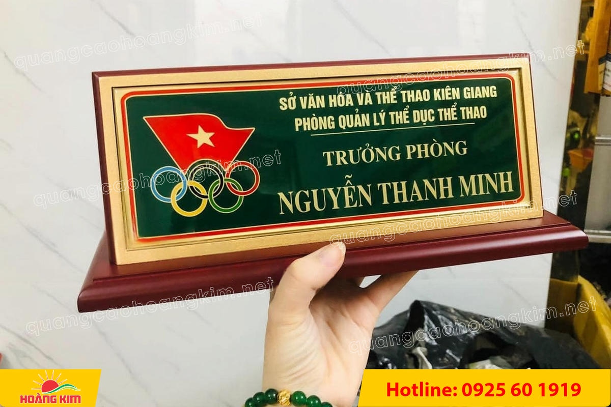 bien chuc danh mat dong phu thuy tinh de go dan su dep 27 - BIỂN CHỨC DANH, BẢNG T&Ecirc;N ĐỂ B&Agrave;N CỰC ĐẸP, SANG, RẺ